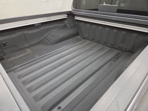 Used 2025 Nissan Frontier SV w/ SV Convenience Package AWD/4WD image 5