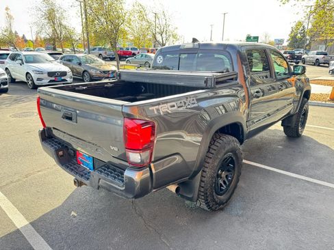 Used 2019 Toyota Tacoma TRD Off-Road AWD/4WD image 5