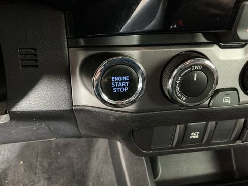 Used 2018 Toyota Tacoma TRD Sport AWD/4WD image 21