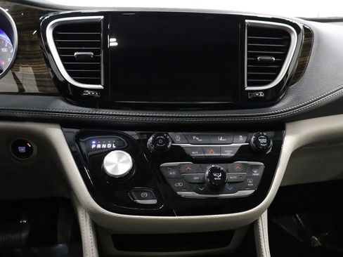 Used 2023 Chrysler Pacifica Limited image 21