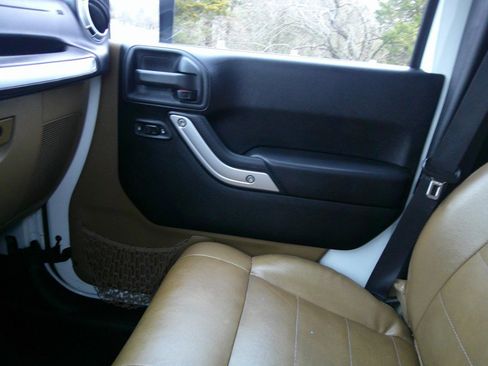 Used 2012 Jeep Wrangler Unlimited Sahara w/ Dual Top Group image 27