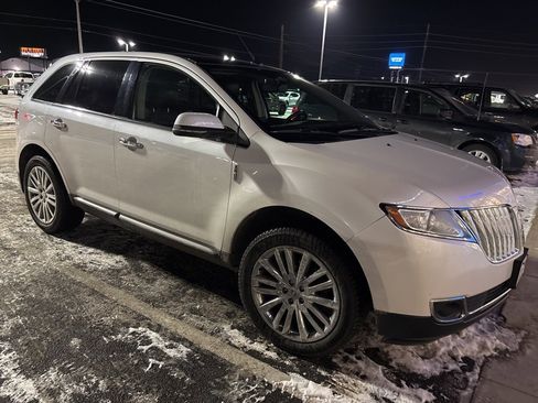Used 2014 Lincoln MKX AWD w/ Equipment Group 102A image 2