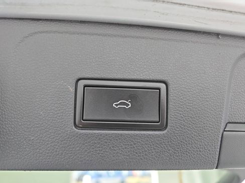 Used 2019 Volkswagen Atlas SE w/ Panoramic Sunroof Package image 14