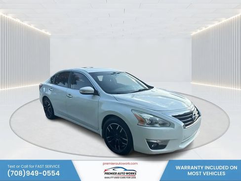 Used 2015 Nissan Altima 2.5 SV w/ Convenience Package FWD image 3