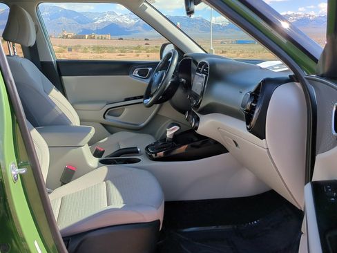 Used 2023 Kia Soul EX image 32