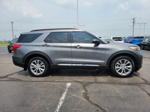 Certified 2023 Ford Explorer XLT w/ Equipment Group 202A AWD/4WD image 3