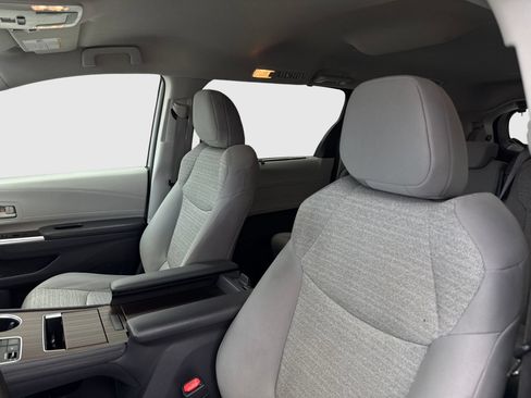 Used 2021 Toyota Sienna LE FWD image 15