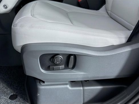 Used 2026 Land Rover Defender 110 X-Dynamic SE image 22