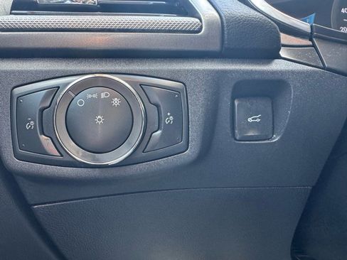 Used 2020 Ford Fusion SE image 21