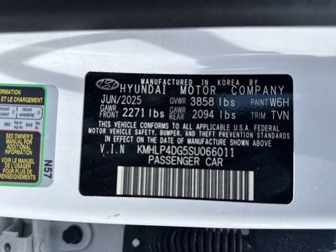 Used 2025 Hyundai Elantra Limited FWD image 33