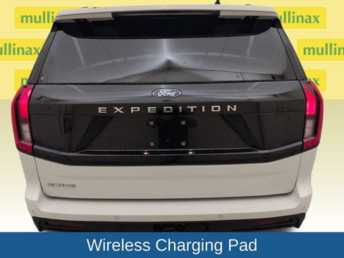 Used 2025 Ford Expedition Active RWD image 32