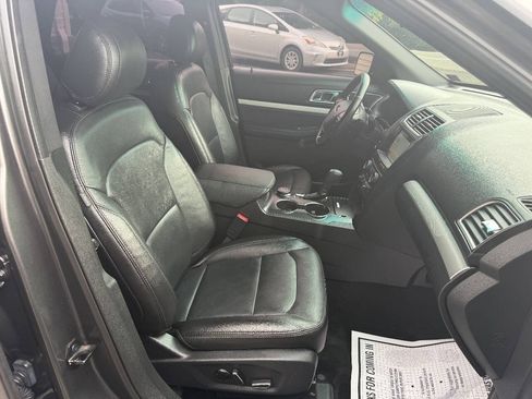 Used 2017 Ford Explorer XLT w/ Equipment Group 202A AWD/4WD image 23