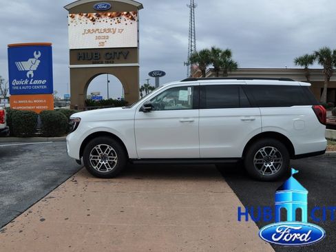 New 2026 Ford Expedition Active image 2