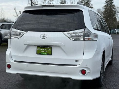 Used 2020 Toyota Sienna SE image 5