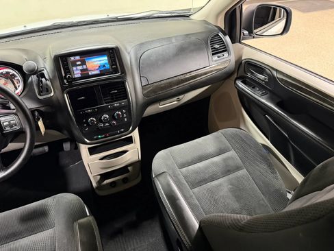 Used 2019 Dodge Grand Caravan SE FWD image 48