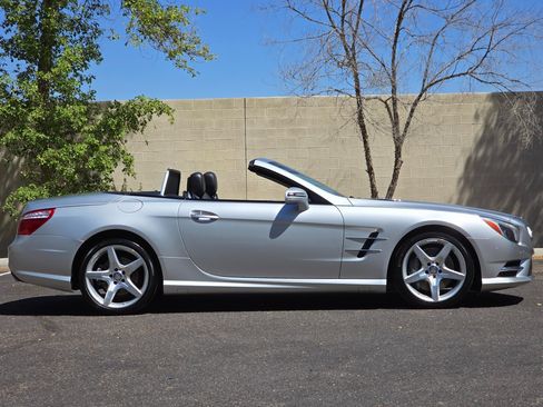 Used 2014 Mercedes-Benz SL 550 image 12