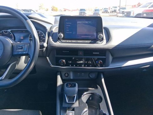 Used 2024 Nissan Rogue SV image 17