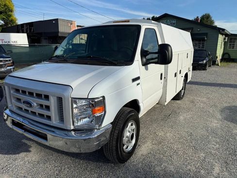 Used 2018 Ford E-350 and Econoline 350 Super Duty w/ Power Windows & Locks Group image 2