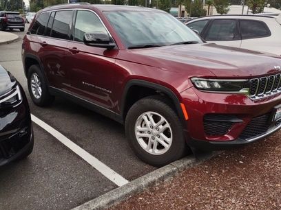 Used 2023 Jeep Grand Cherokee Laredo w/ Luxury Tech Group I