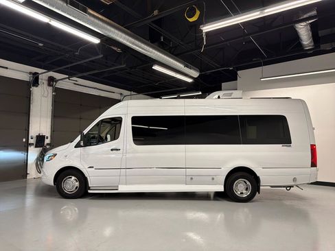 Used 2024 Mercedes-Benz Sprinter 3500 image 3