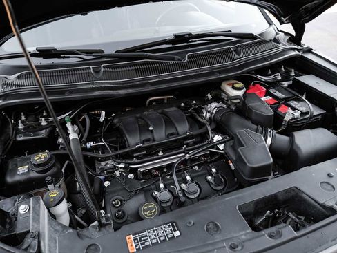 Used 2018 Ford Explorer XLT w/ Equipment Group 202A image 50