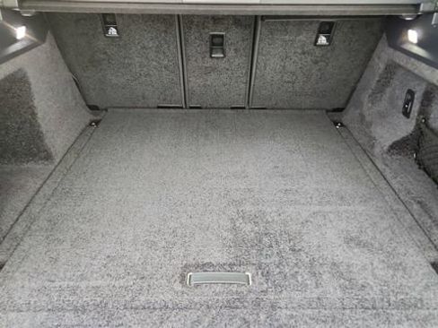 Used 2025 Land Rover Range Rover SE image 15