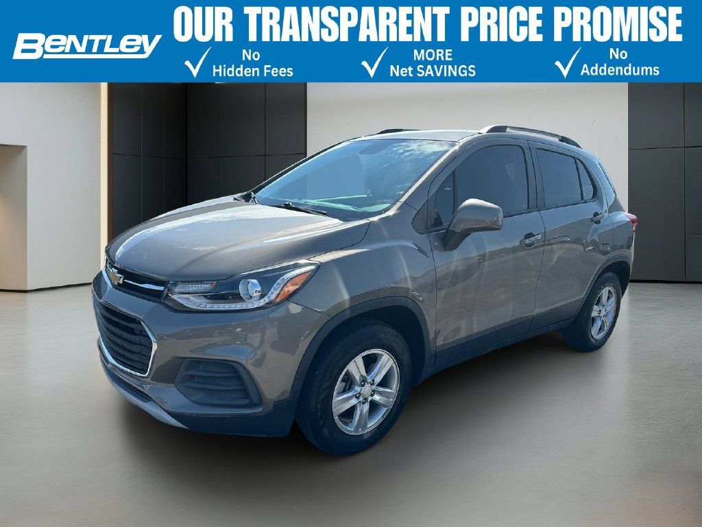 Used 2022 Chevrolet Trax LT w/ Premium Seat Package AWD/4WD image 1
