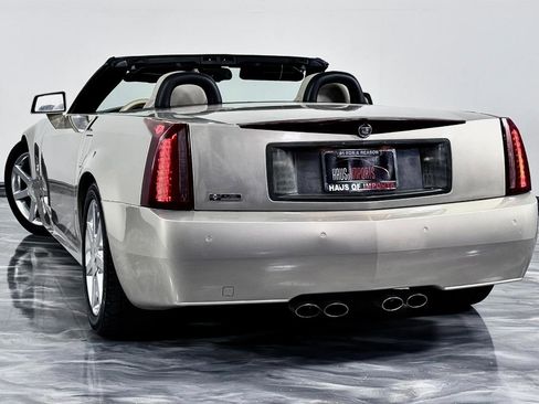 Used 2006 Cadillac XLR RWD image 9
