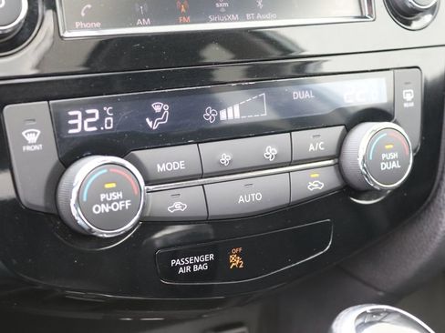 Used 2020 Nissan Rogue SV image 30