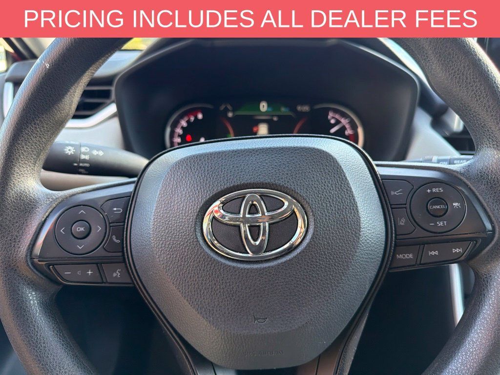 Used 2025 Toyota RAV4 XLE AWD/4WD image 15