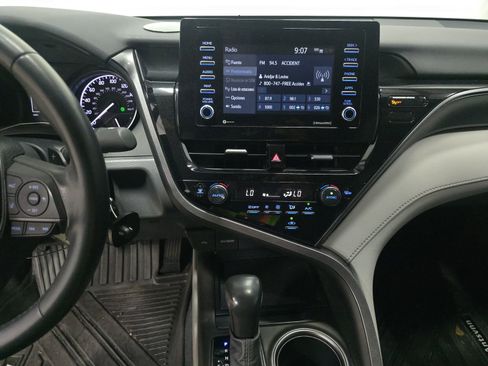 Used 2023 Toyota Camry SE image 9