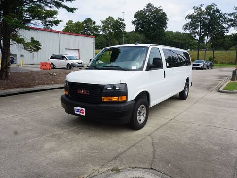 Used 2024 GMC Savana 3500 LS RWD image 22