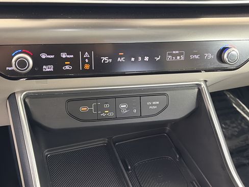 Certified 2025 Kia Carnival SX w/ SX Dark Edition Package FWD image 28