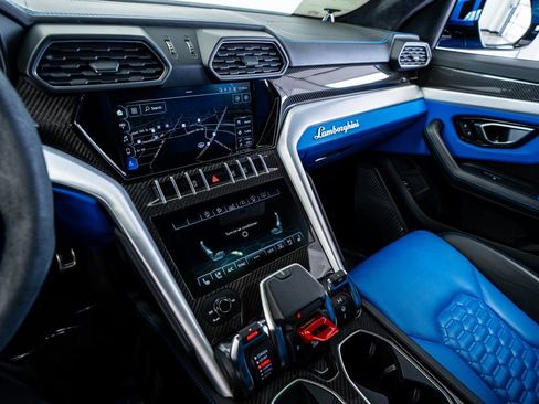 Used 2020 Lamborghini Urus image 49
