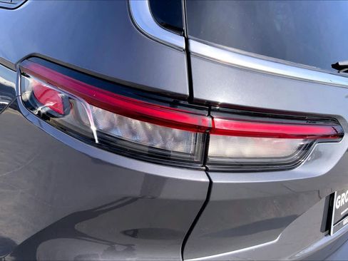 Used 2023 Jeep Grand Cherokee L Laredo image 29