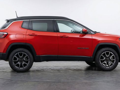Used 2025 Jeep Compass Trailhawk AWD/4WD image 11