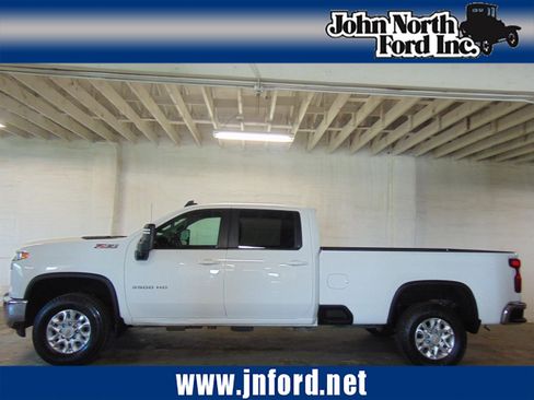 Used 2023 Chevrolet Silverado 3500 LT w/ Convenience Package AWD/4WD image 1