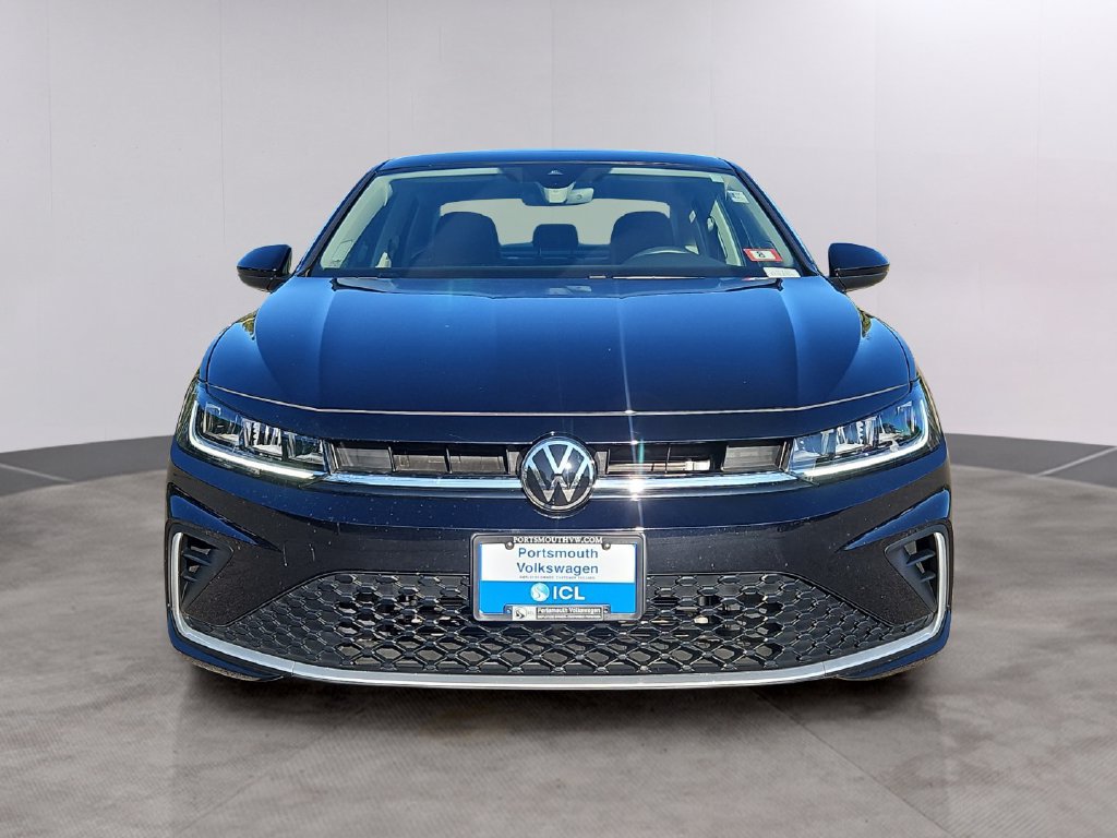Certified 2025 Volkswagen Jetta SE w/ Sunroof Package FWD image 2