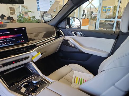 New 2026 BMW X6 M60i w/ Climate Comfort Package image 3