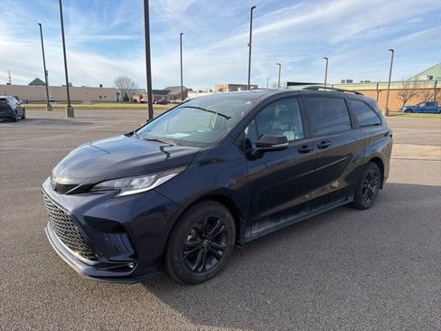 Used 2025 Toyota Sienna XSE image 2
