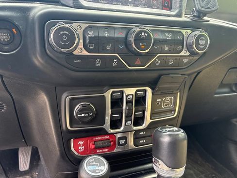 Used 2018 Jeep Wrangler Unlimited Rubicon AWD/4WD image 14