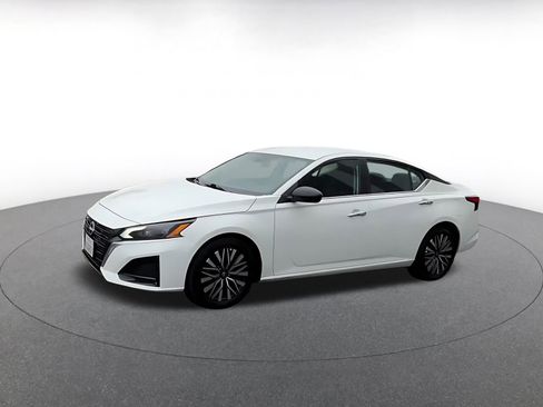 Used 2025 Nissan Altima 2.5 SV FWD image 8