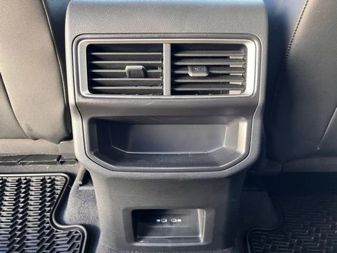 Used 2024 Volkswagen Atlas Cross Sport SE image 13