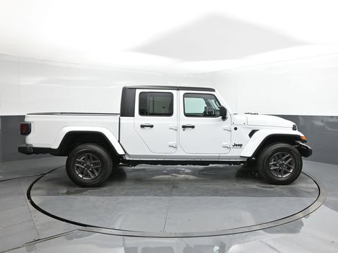 New 2025 Jeep Gladiator Sport image 26
