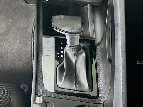 Used 2022 Hyundai Elantra SE w/ Cargo Package image 23