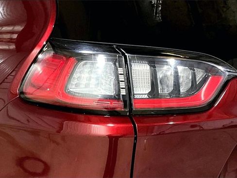 Used 2021 Jeep Cherokee Latitude Lux w/ Comfort/Convenience Group image 8