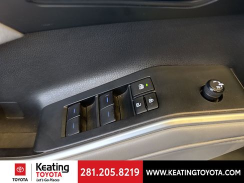 Used 2022 Toyota Highlander XLE image 11