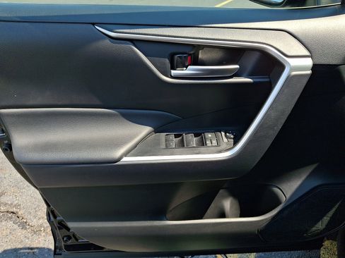 Used 2025 Toyota RAV4 XLE w/ Convenience Package AWD/4WD image 12