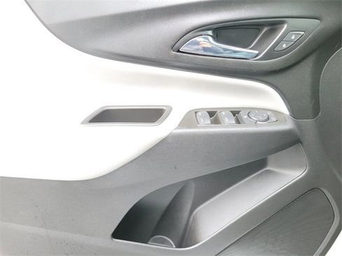 Used 2020 Chevrolet Equinox LS image 31