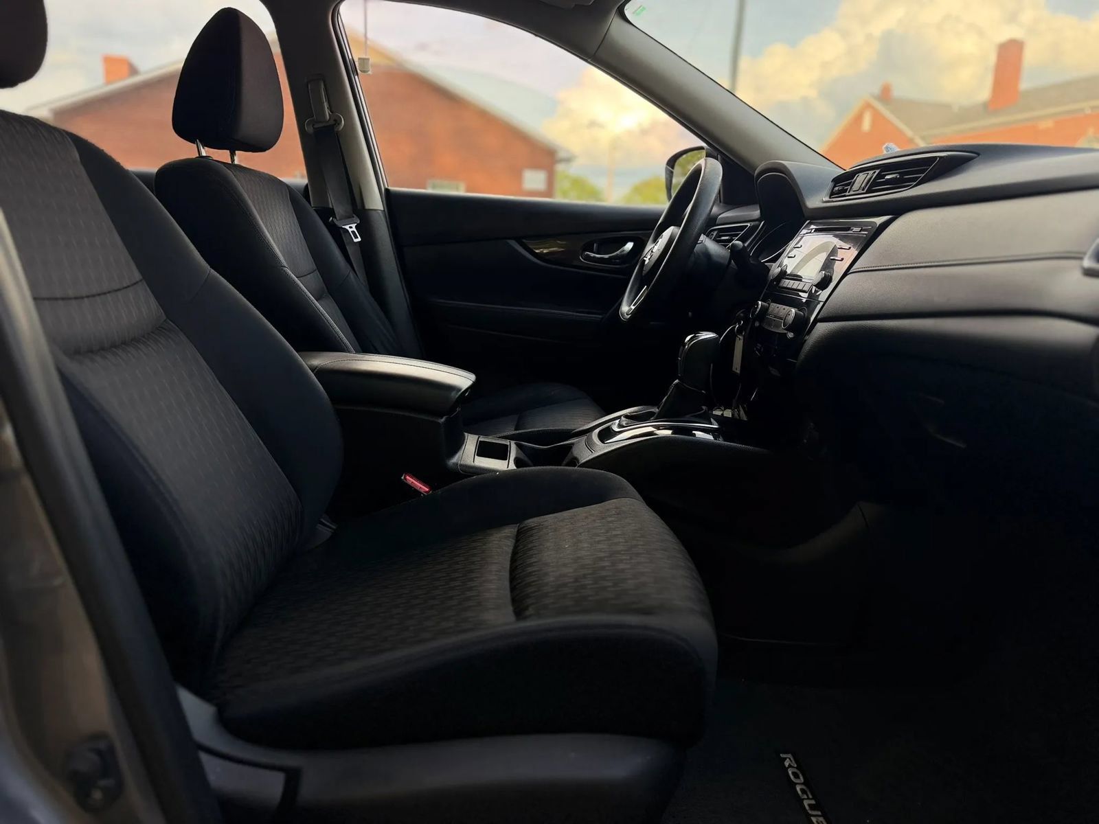 Used 2017 Nissan Rogue S FWD image 12